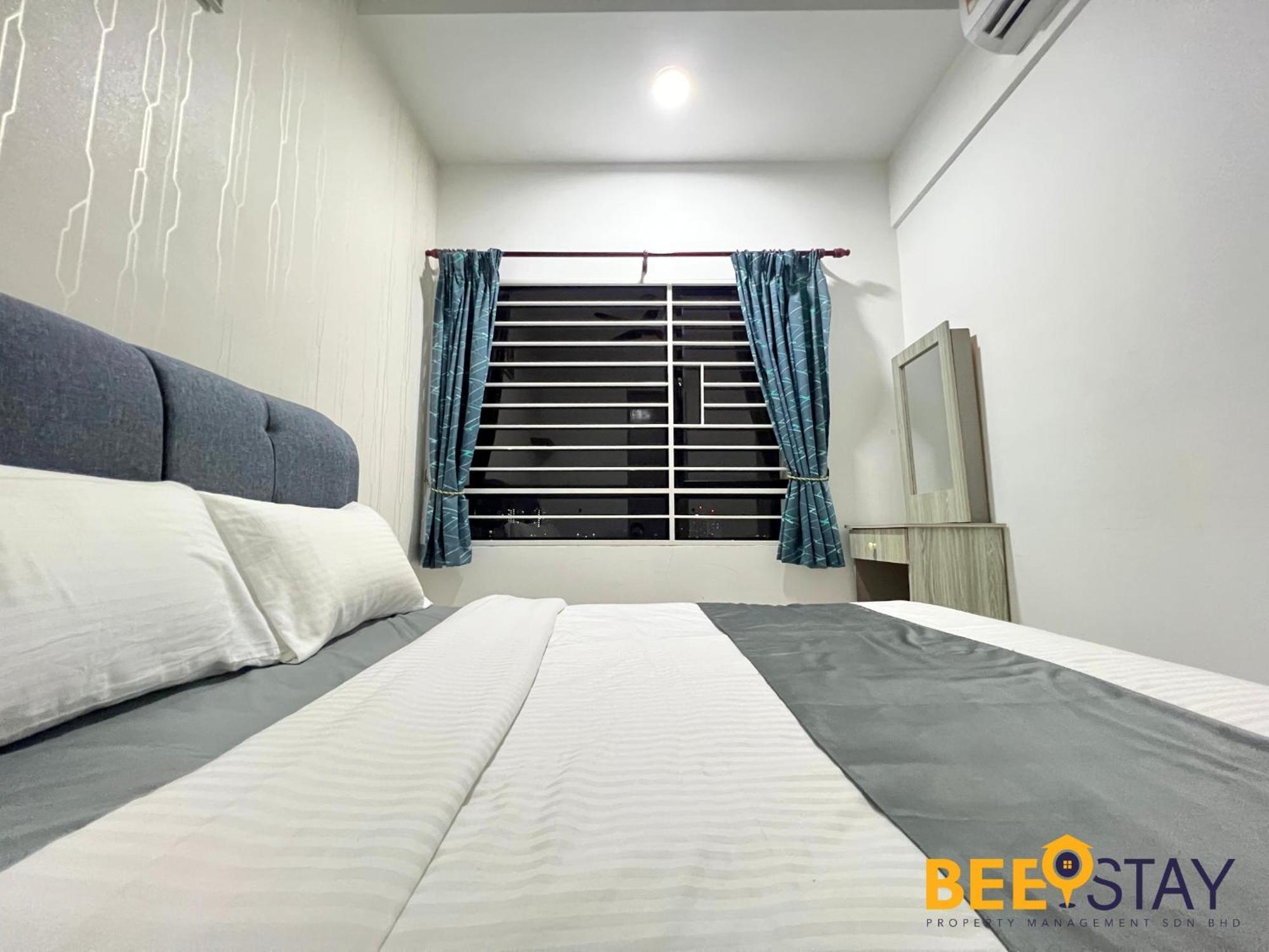 Vim 3 Menjalara Kl View 4 Pax With Netflix * Kuala Lumpur